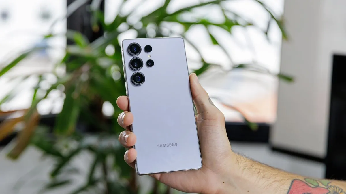 Galaxy S25 recebe atualização gigante com novos recursos de IA do S26